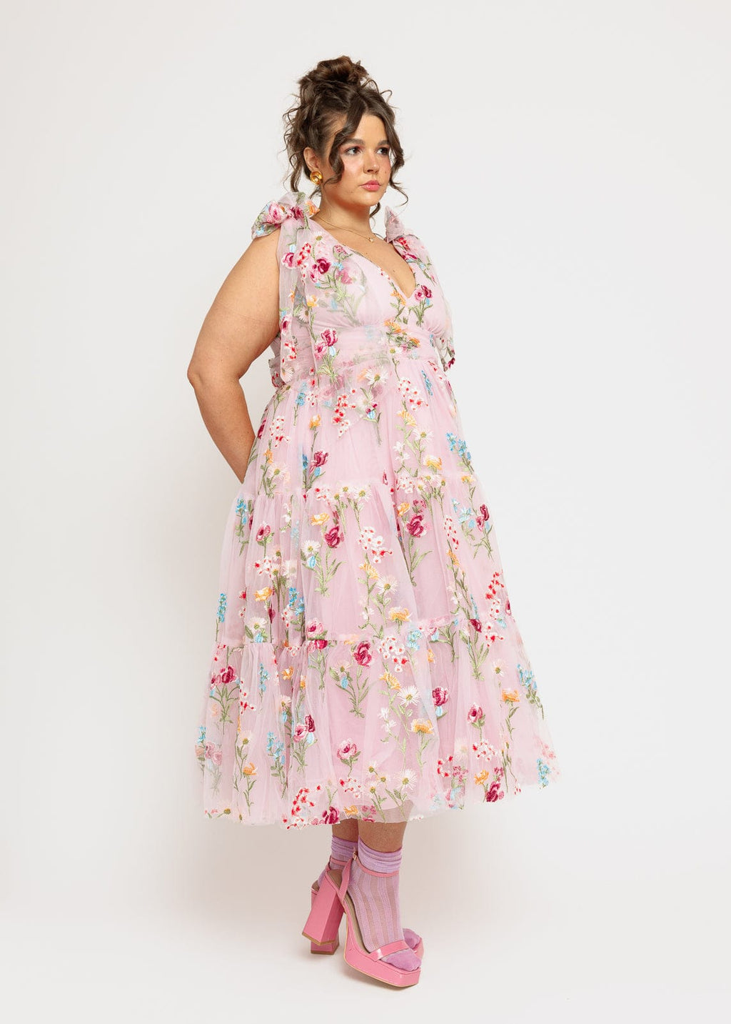 Vestido midi con bordado floral Margaret rosa