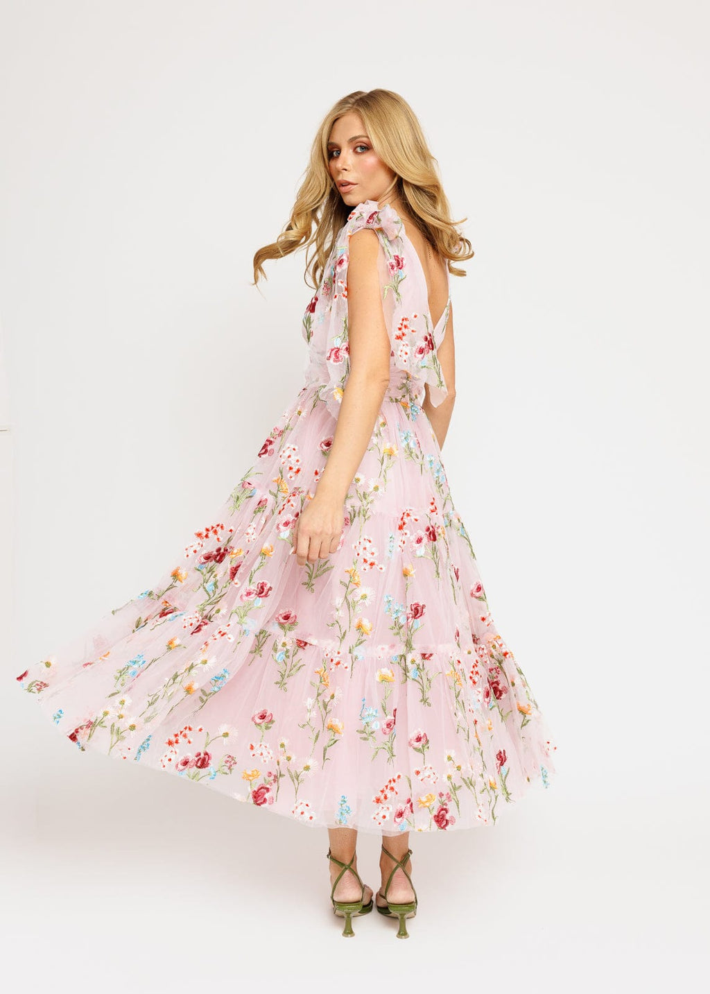 Vestido midi con bordado floral Margaret rosa