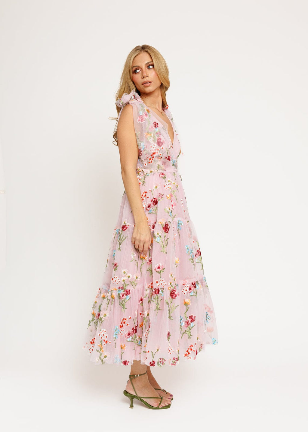 Vestido midi con bordado floral Margaret rosa
