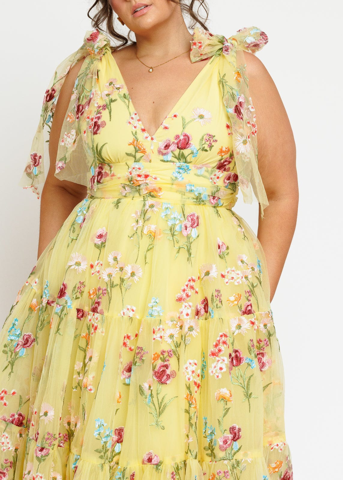 Vestido Midi Amarillo Bordado Floral Margaret