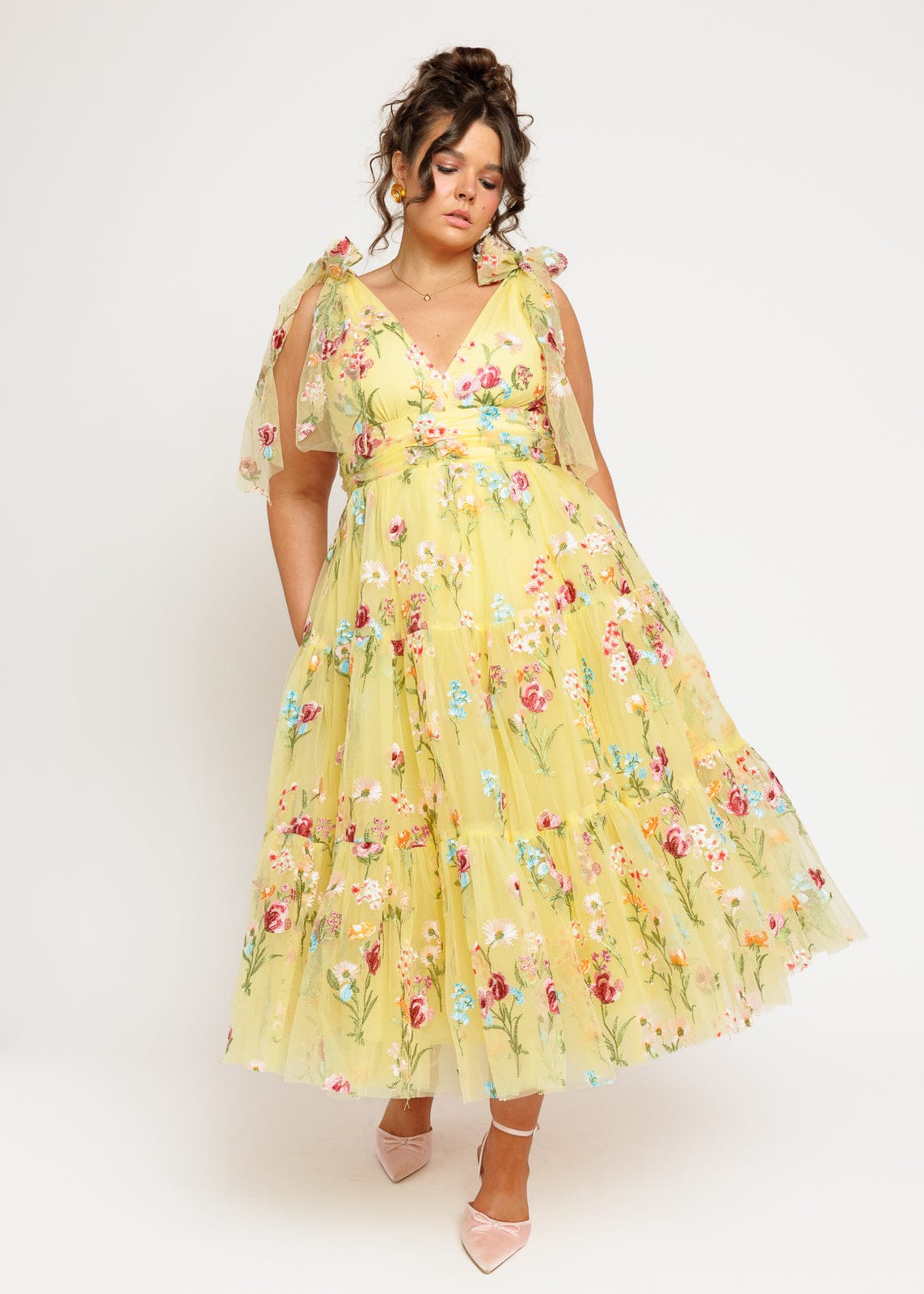 Vestido Midi Amarillo Bordado Floral Margaret