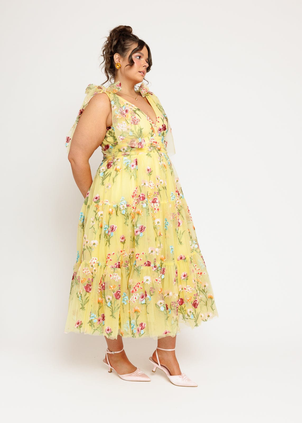 Vestido Midi Amarillo Bordado Floral Margaret