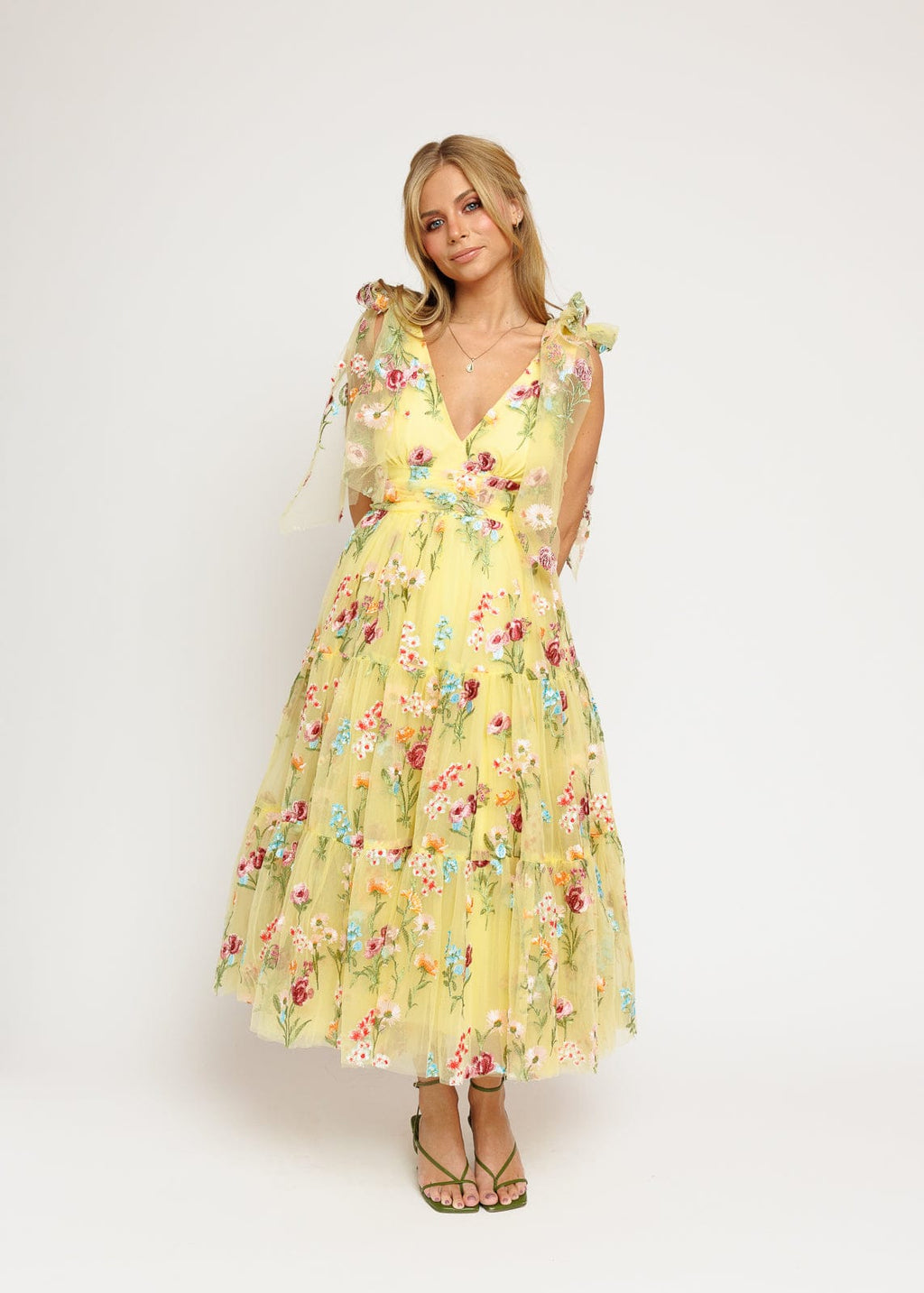 Vestido Midi Amarillo Bordado Floral Margaret