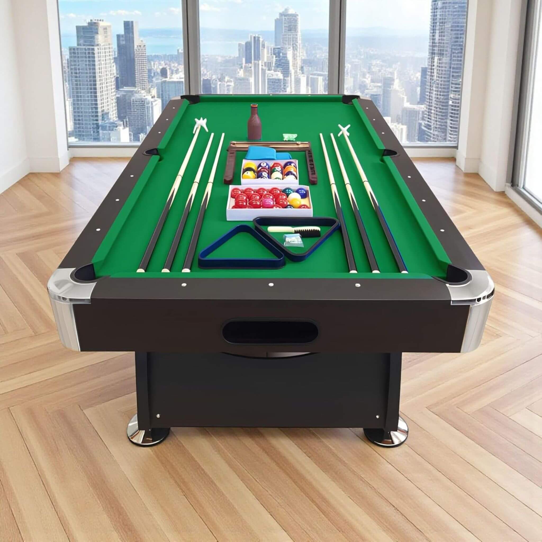 Mesa de billar moderna de 8 pies con tapete verde, retorno automático de bolas y kit de accesorios (SAK24870)