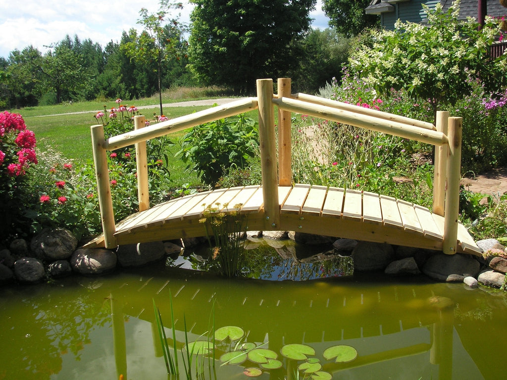 Puente rústico de madera para jardín