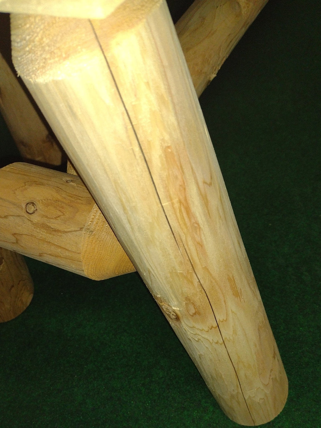 Mesa de comedor rústica de madera maciza