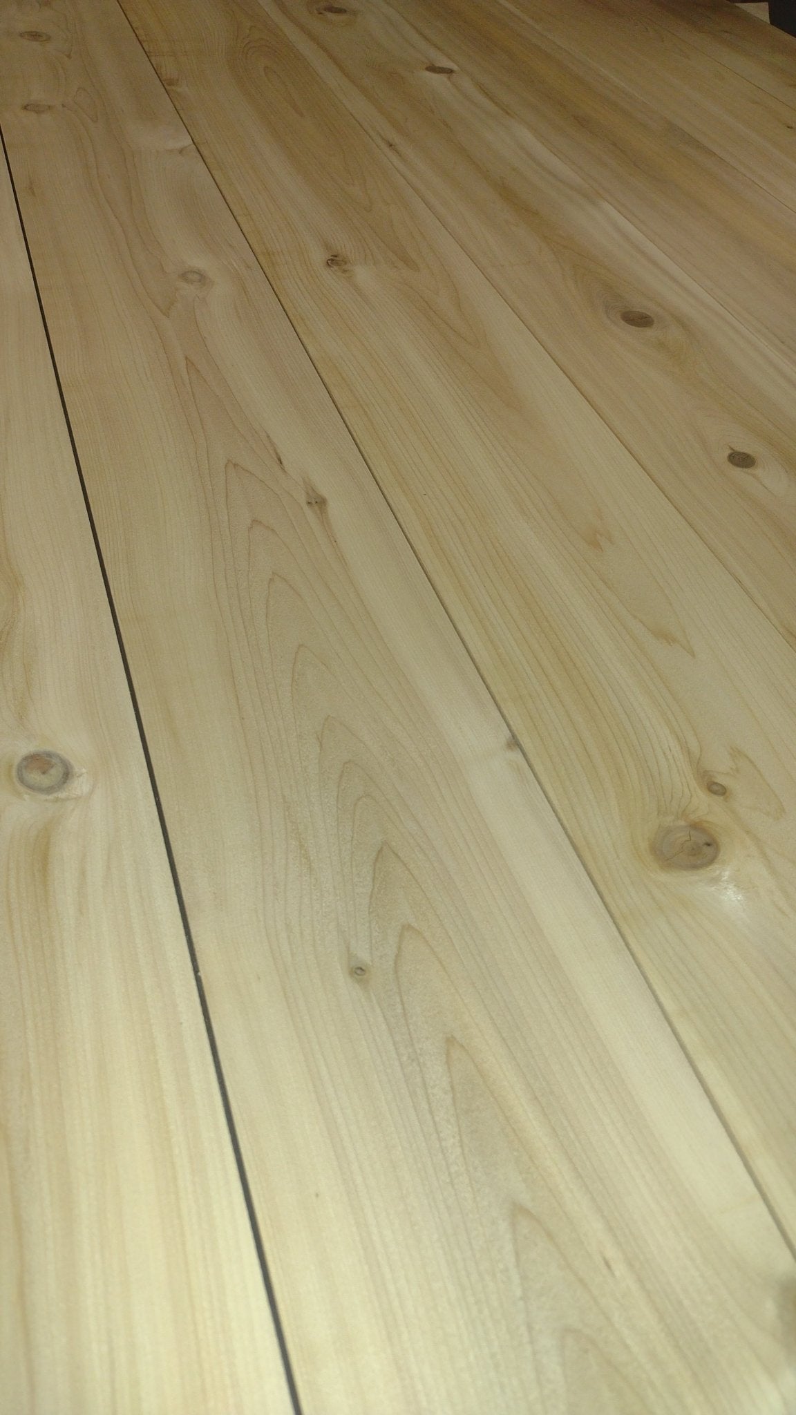 Mesa de comedor rústica de madera maciza