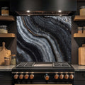 Vetas de Obsidiana – Salpicadero de Vidrio Templado para Cocina | Salpicadero Monocromático de Lujo